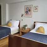 Isa\'S Square Apartment